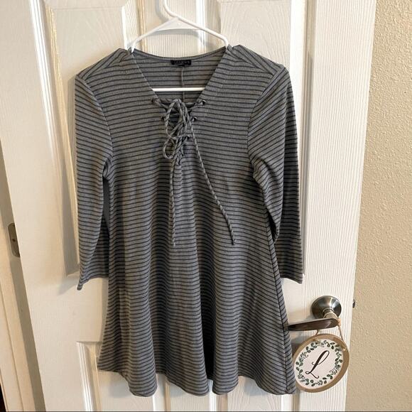 Hannah Blue & Gray Lace Up V-Neck Tunic Top Size Small - Picture 1 of 6